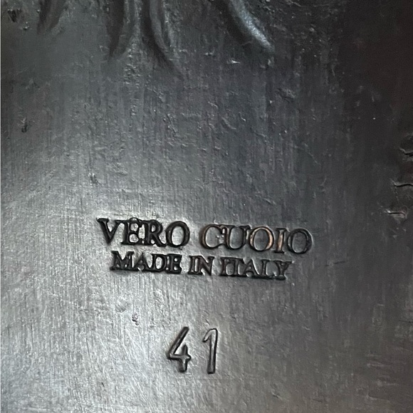 One pair unique Italian ankle boots, EU size 41. Leather upper and sole. - Picture 4 of 5